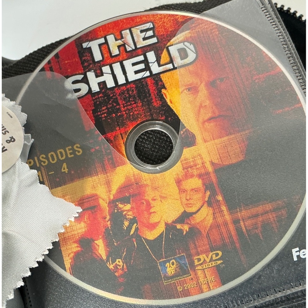 Fellowes Y2K DVD Storage Case The Shield TV Series Discs Black Media Binder
